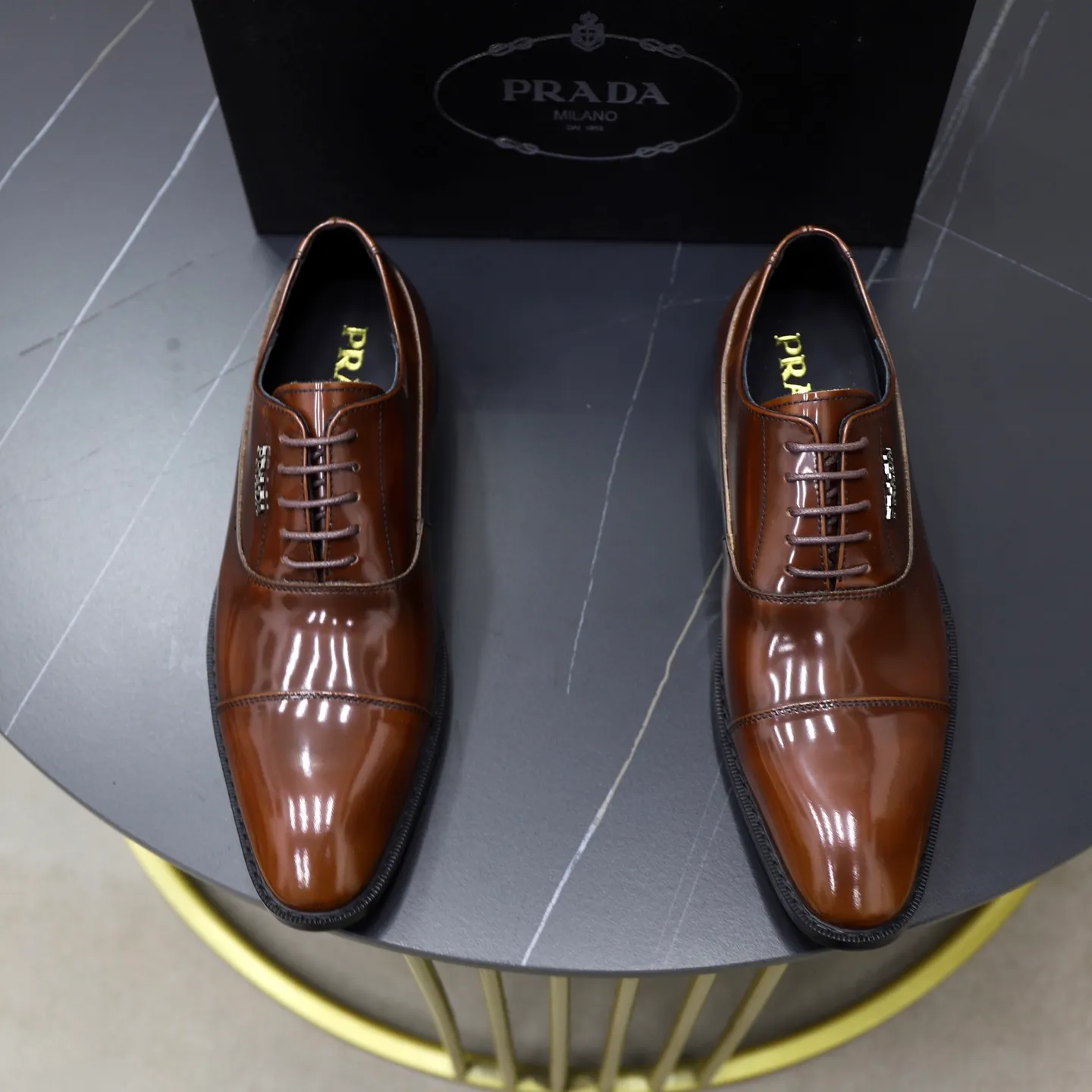 Ex-factory price: 540💰🙅‍♂️🙅‍♂️🙅‍♂️ Brand: PRADA Standard code: Men's code 38-44 (45 can be customized) Grade: Same style as the official website Original order quality Material: Original cowhide surface Comfortable cowhide lining Original outsole Style category: Men's fashionable casual leather shoes Distinguished big-name luxury elements Top luxury Color: actual picture color